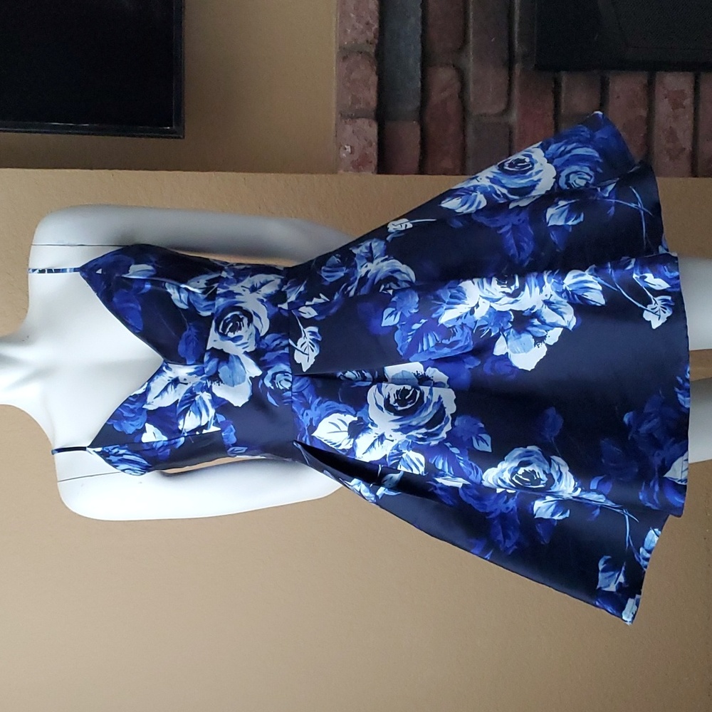 WINDSOR Sophie Fit & Flare Navy Floral Party Formal Dress SIZE: 7